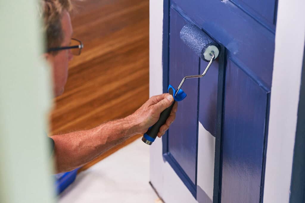 Apply Thin Coats on painting doors